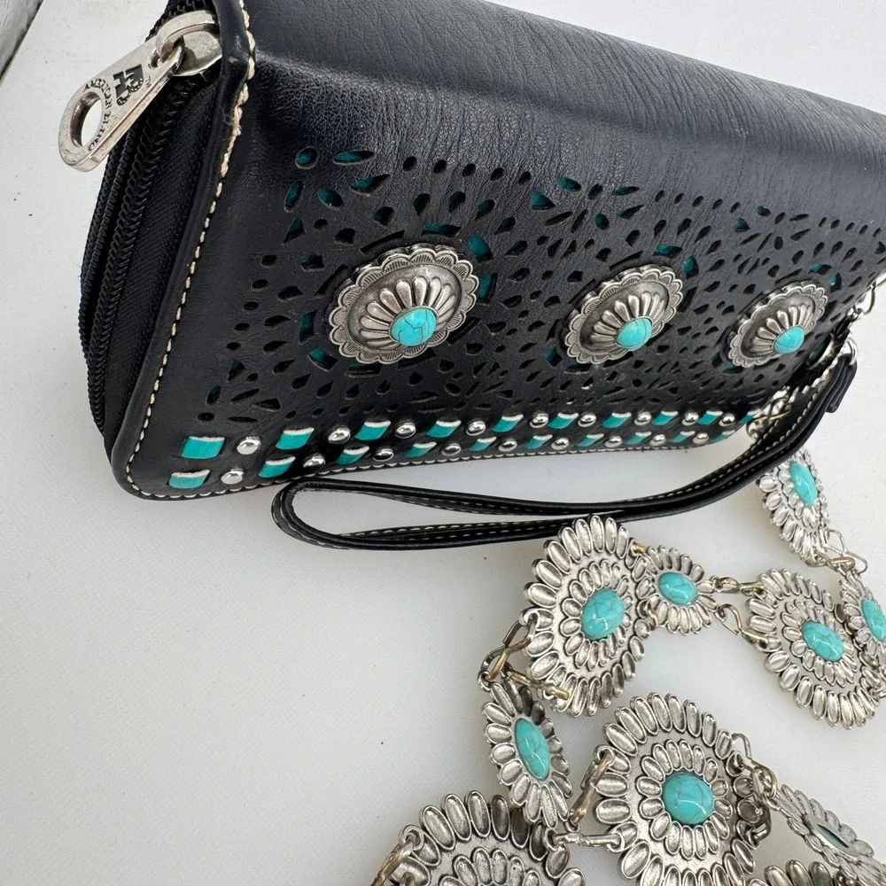 American Bling showcase bold